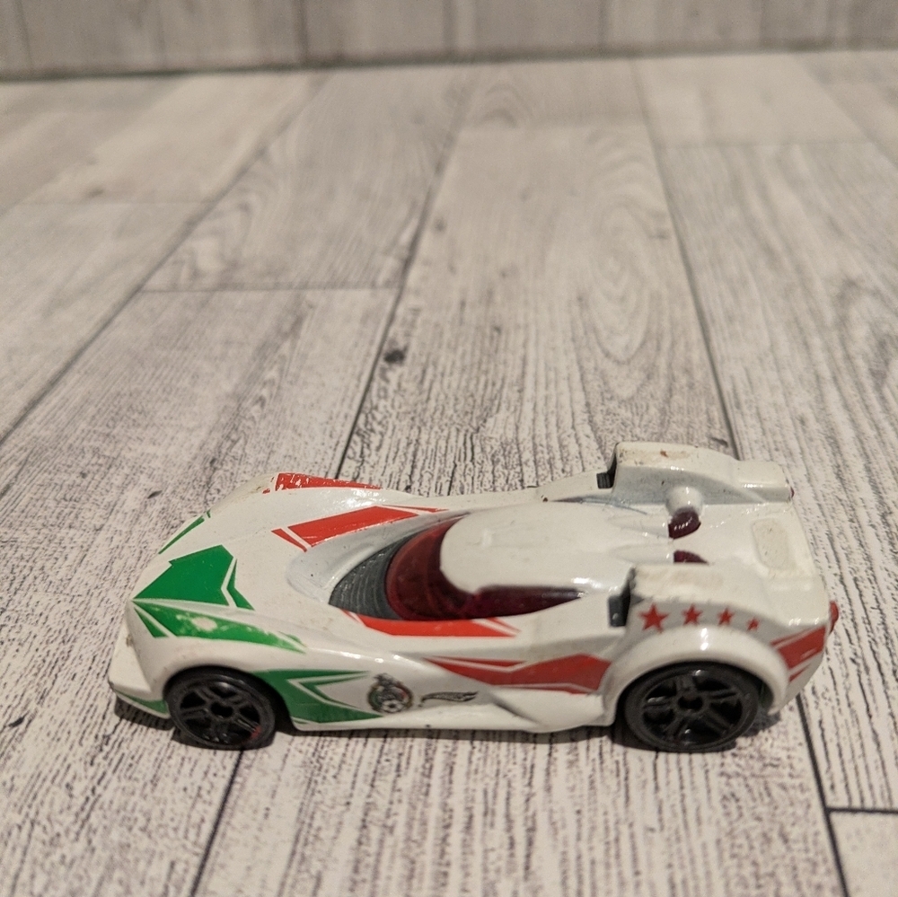Hot Wheels Racing Star White and Green Toy Car